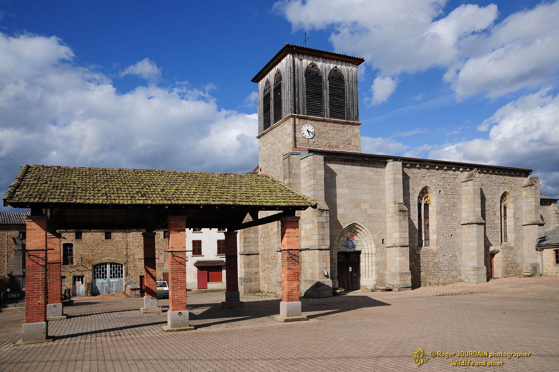 Toscane d'Auvergne ©Roger JOURDAIN - Domaize église