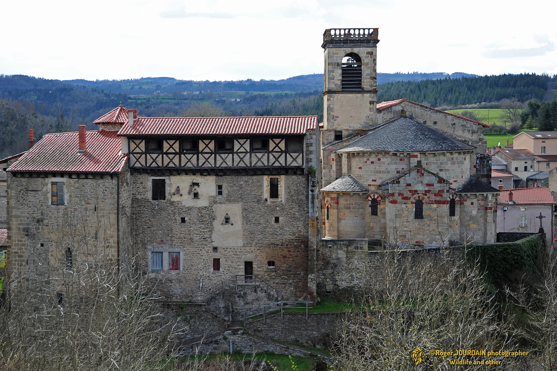 Toscane d'Auvergne ©Roger JOURDAIN - Saint-Dier d'Auvergne église